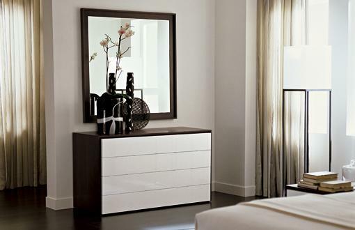 A cômoda no quarto - uma peça muito prático e muito necessária de mobiliário