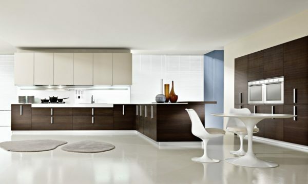 Indbygget ergonomiske møbler understreger stil minimalisme.