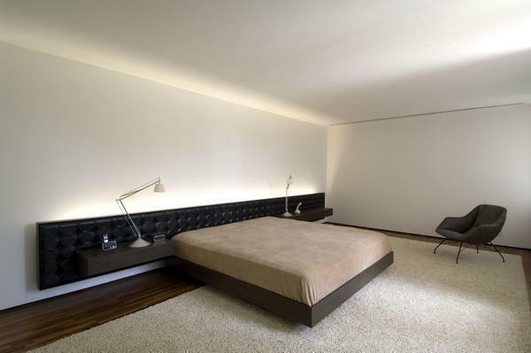 Quarto em estilo minimalista fornecer móveis de modo a obter o máximo de espaço livre