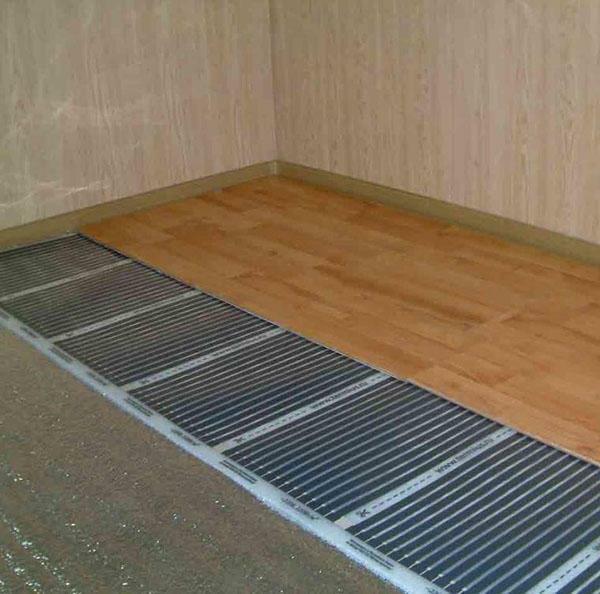 For the device of the floor is suitable for almost any flooring, including linoleum