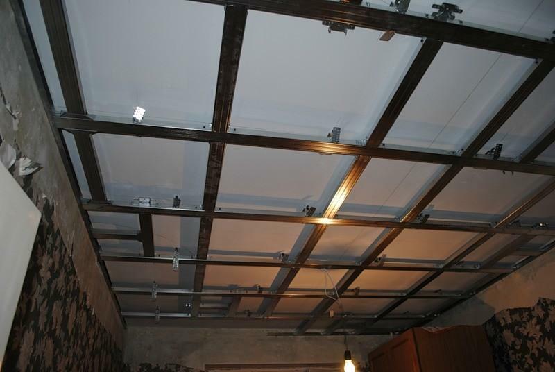 Telaio per il soffitto di plastica: podshivnoy duplex, doppia tornitura e fissaggio delle rotaie, come fare le proprie mani, impostazione