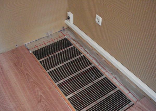 Elektrische Fußbodenheizung: Installation und Verlegung, die Installation von Kabel elektrische Felder, Gerätetechnik und wie zu montieren