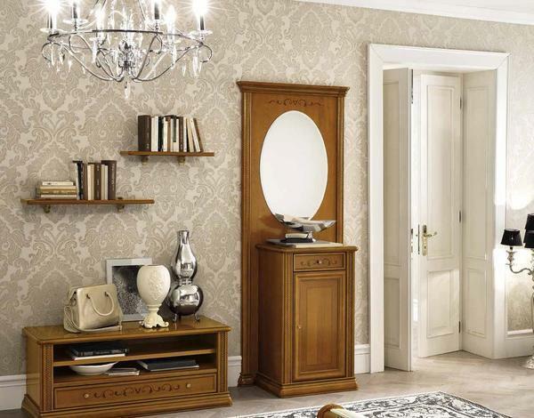 An excellent decorative element for the classical hallway are books placed on the shelves