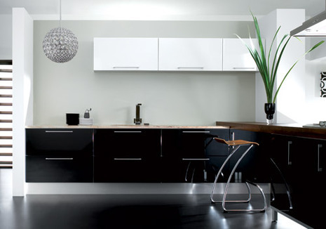interior negru și alb bucătărie
