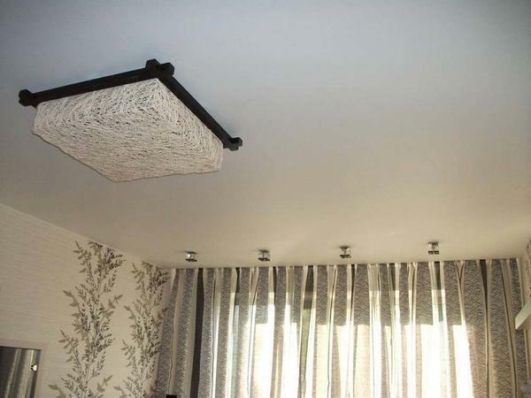 Foto Stretch stropi v spalnici: slike, oblikovanje stropa split-višina stropa spalnice z risanje in tiskanje fotografij