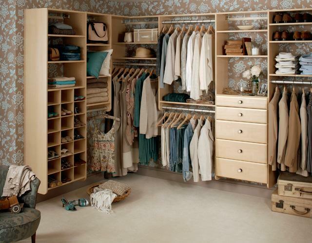 A separate room for the dressing room is a great opportunity to store all your things in one place