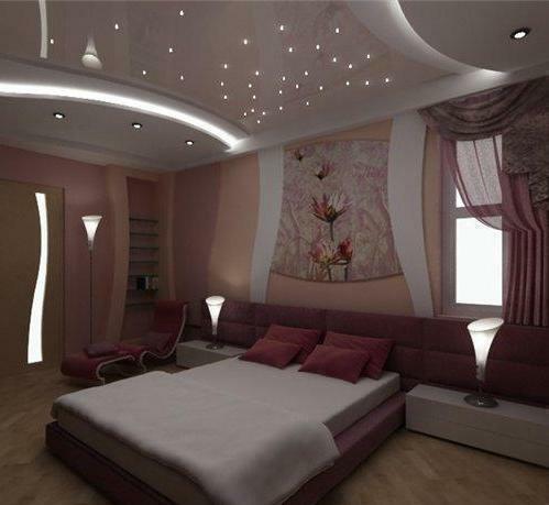 Lepa in elegantna spuščenega stropa bo spalnici je potrebno toploto in udobje