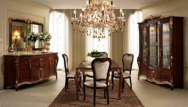 Lep nabor pohištva iz Italije bo odlično dopolnjevala notranjost prefinjenim in elegantne sobe