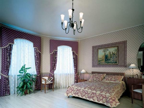 Satin raztezajo strop - lepa in praktično gradivo za dodelavo spalnico