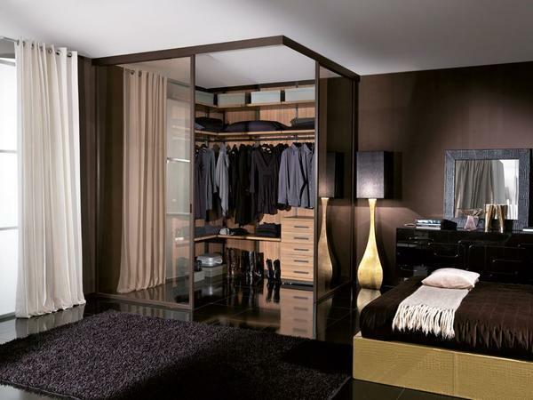 Built-in wardrobes or chests of drawers located in the bedroom are the most practical option for equipping the wardrobe for owners of small apartments
