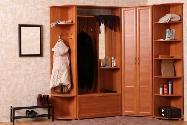 La elección de un conjunto de mobiliario para decorar la sala, asegúrese de prestar atención a su calidad, funcionalidad y productor