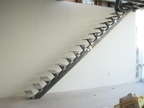 Escalier en forme de tube: dessins avec leurs mains, comment faire cuire le cadre, la photo au deuxième étage, calculs
