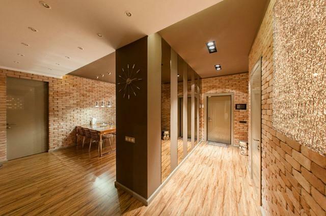 Entré, loft-style: bilde korridor interiør med møbler, utformingen av leiligheten, små krakker og frakk rack