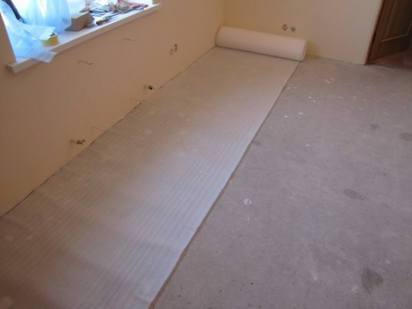 Plain concrete floor has many small irregularities, so it necessarily fit lining before linoleum flooring