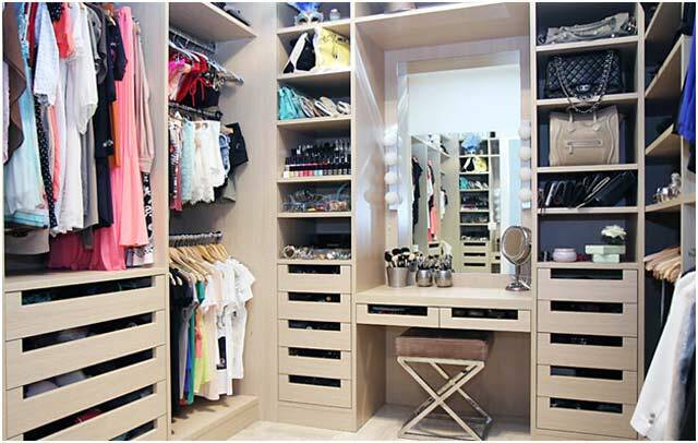 Wardrobe room: photo options, depth in the manufacture of 18 square meters. M, examples and types, the rules of partitions