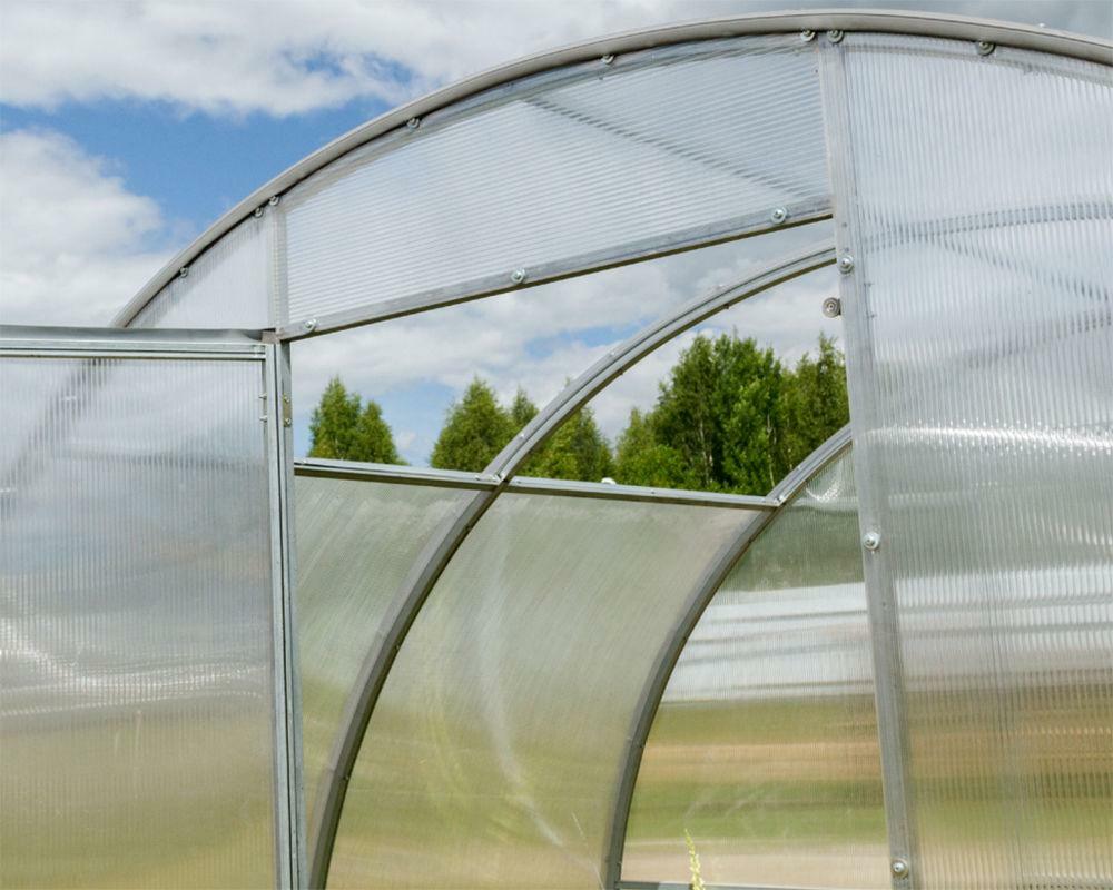 En av de senaste innovationerna inom konstruktion av växthus har blivit avtagbart eller öppningsbart tak