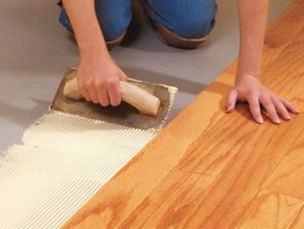 When laying parquet on plywood sheets should be used synthetic substance.