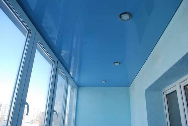 Ne balkon tavan yapın: nasıl seçenekleri, fotoğraf kasalar boyamak için değil, kendi ellerinizle bir video gibi balkon astar ve su yalıtımını monte etmek