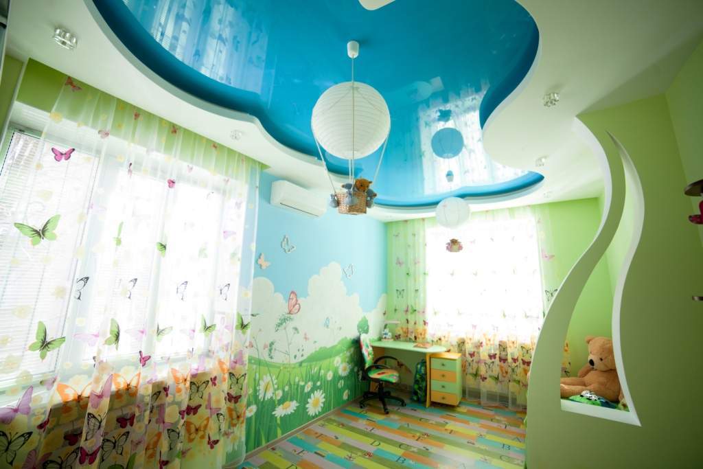 Two-level ceiling in the nursery