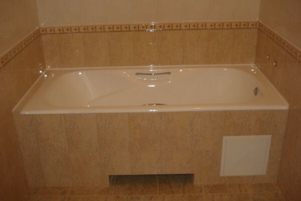 Sometimes used option with the creation of a bath screen and a ceramic lining
