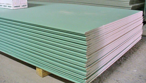 Moisture resistant gypsum board has a gypsum plasterboard and the blue marked characteristic green color coating protected