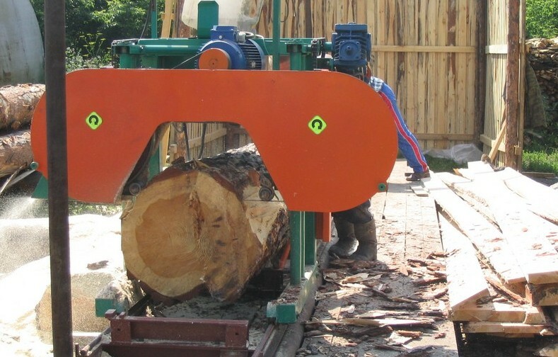 Band sawmill: Design and construction work is done by hand, video and photos