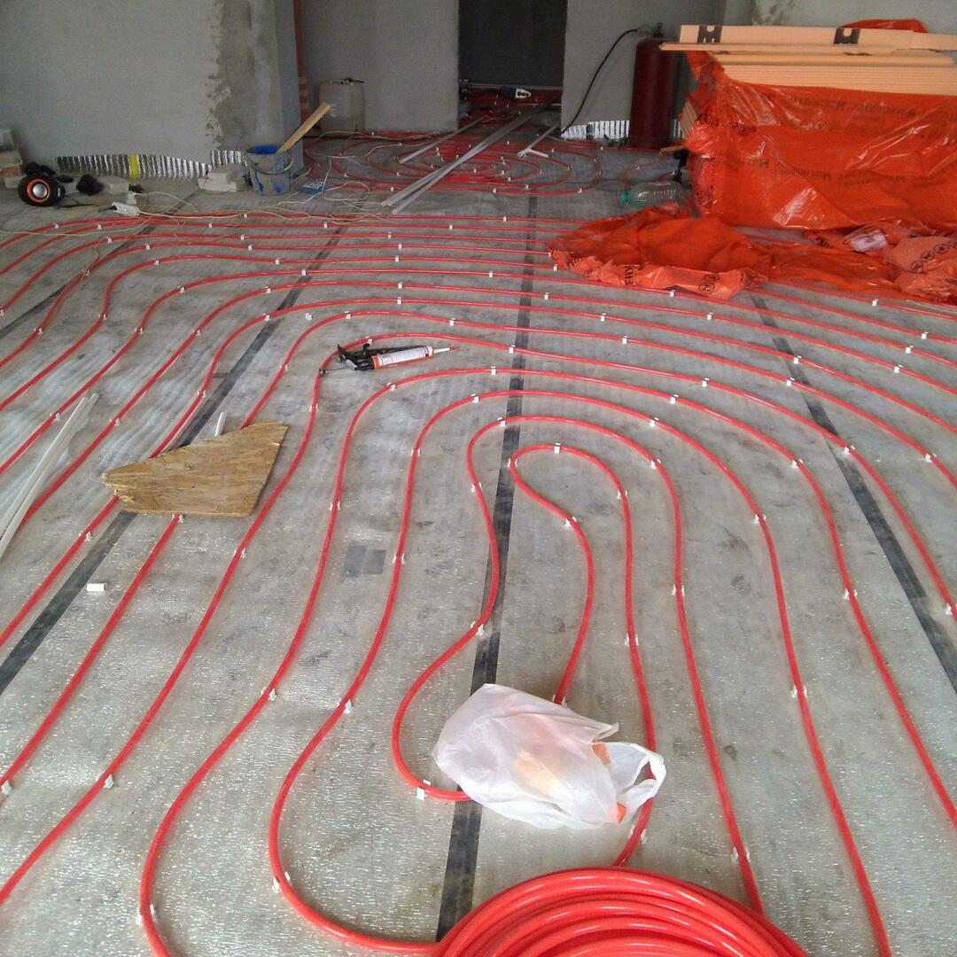 Cross-linked polyethylene: pipes for the warm floor, sewed propylene or metal plastic, video and montage yourself
