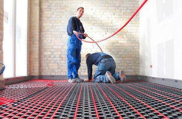 To install a warm water floor, 2 people are required