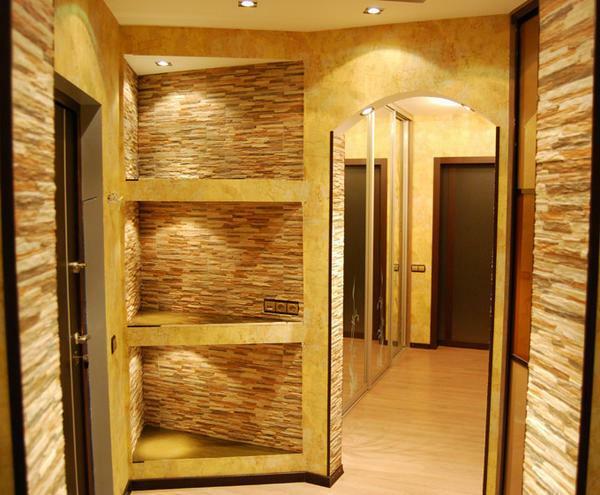 Dengan papan gipsum di lorong dapat mengatur relung, rak, lengkungan, dan bahkan untuk membuat furniture