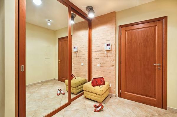 Folyosó a kis teremben: fotó folyosók, belsőépítészet, kis szoba, ötletek kis méretben