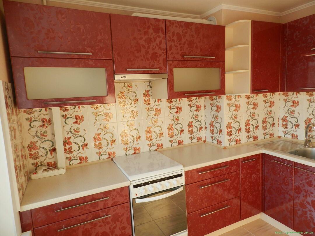 Cucina: progetto di arredo + Design rosso bianco e Maria: i migliori interni in studio, fiori