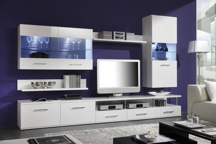 Glossy walls in the living room: white furniture in the hall, photo facades and surfaces, gray metallic enamel, ivory