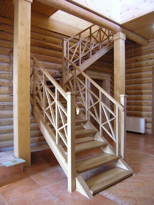 éléments en bois escaliers décorent non seulement, mais aussi supporter une utilisation pratique