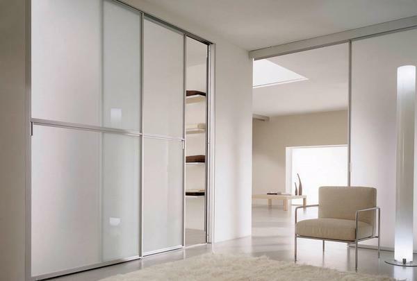 The design of the closet should seamlessly complement the interior of the room