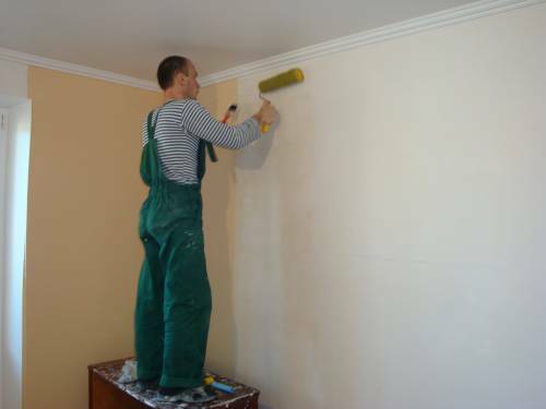 Wallpapering: repair, treatment of walls before gluing and basic ways