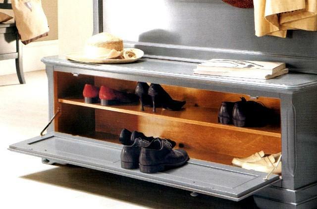 Kommode til sko i gangen: en smal kasse, hylder og møbler, foto stativer, opbevaring brystet, stå små