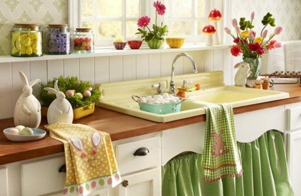 Comfort van de keuken die kleur, textiel en zelfgemaakte decoraties bieden