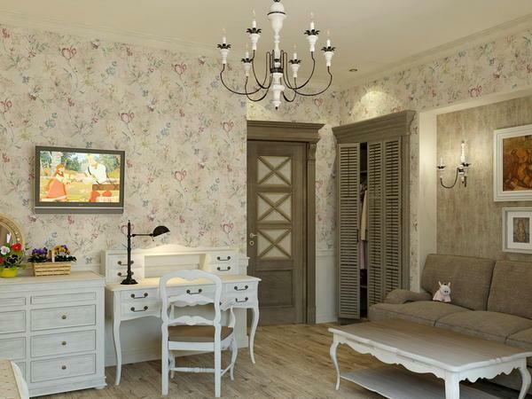 Decorare il salotto in stile provenzale può essere belle lampade da tavolo e lampadari originali