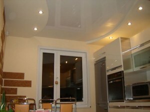 Riparazione del soffitto in cucina: che cosa succede decorazione, consigli sulla registrazione