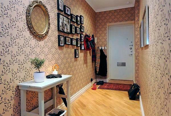 Reparasjon korridorer: et bilde i leiligheten med hendene konstruksjons to rom, et nylig renovert hus, hvor du skal begynne