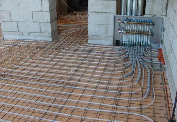 Lay out the pipes can not be throughout the room, and in those places where you need floor heating