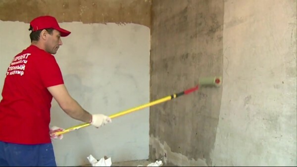 Priming the wall surface