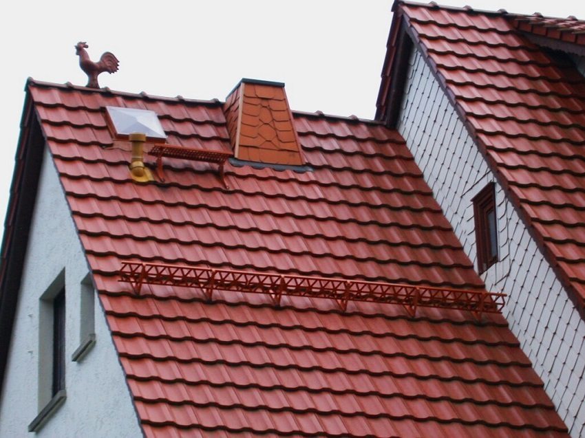 Metāla jumta segums un piemērot jaunas būvniecības un renovācijas