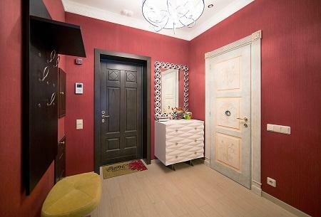If the hallway is large, it is better to paint it in cold or bright colors, and if small - in light