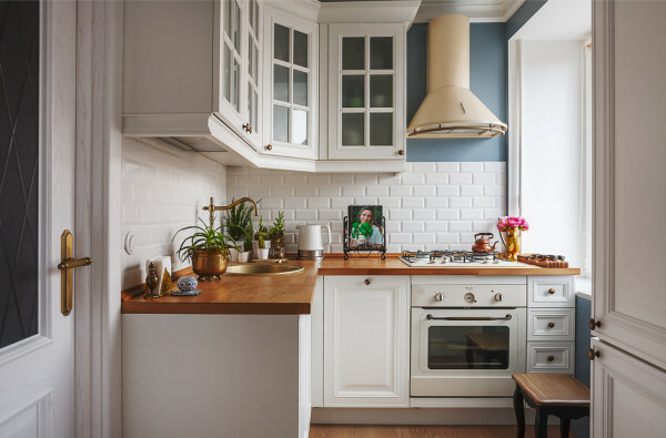 A small kitchen with the right approach to the design can be a model of taste and the ability to make the space functional